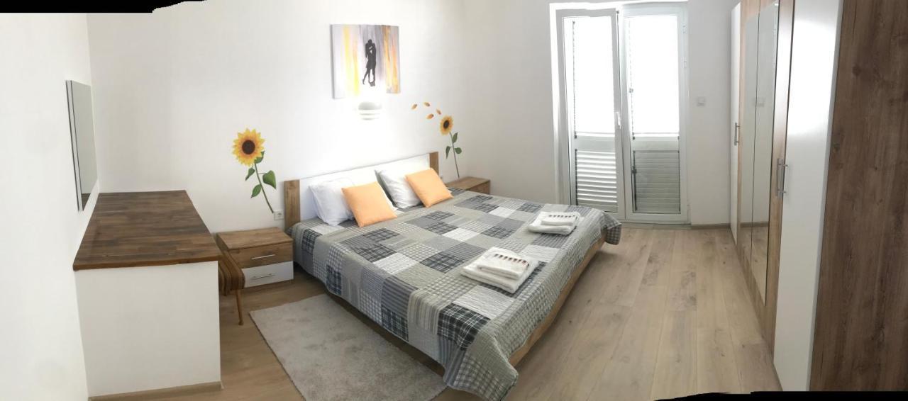 Apartments Jelka Banjol Exterior photo